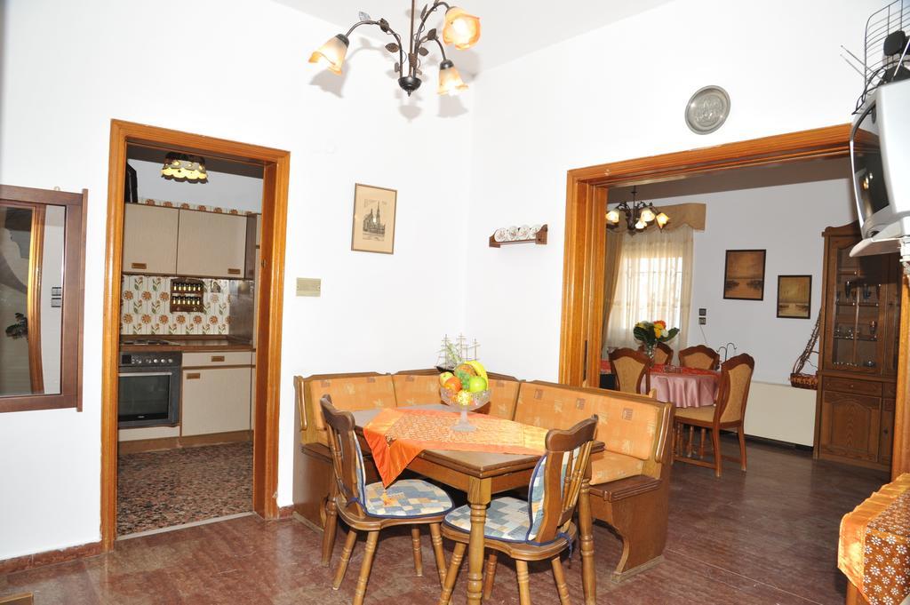 Apartment Froso On The Beach ريثيمنو الغرفة الصورة